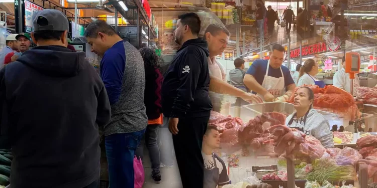 Mercado de Hermosillo se llena para compras de última hora de Nochebuena