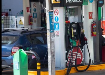Gasolina Magna no subirá en enero; Premium queda fuera del acuerdo: Sheinbaum