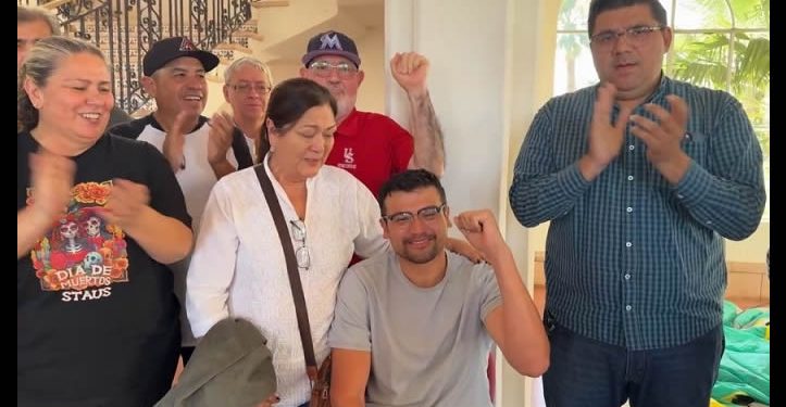 Termina docente de la UNISON huelga de hambre; Paga UNISON salario nivel D