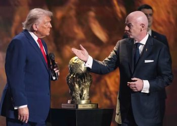 Gianni Infantino es acusado de romper el código ético de la FIFA por sus comentarios y por conceder el premio de la paz al presidente Trump
