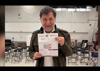 ‘Feliz, feliciano’: Noroña celebra que ya tiene Pensión del Bienestar y ‘presume’ su tarjeta
