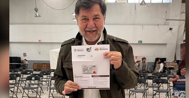 ‘Feliz, feliciano’: Noroña celebra que ya tiene Pensión del Bienestar y ‘presume’ su tarjeta