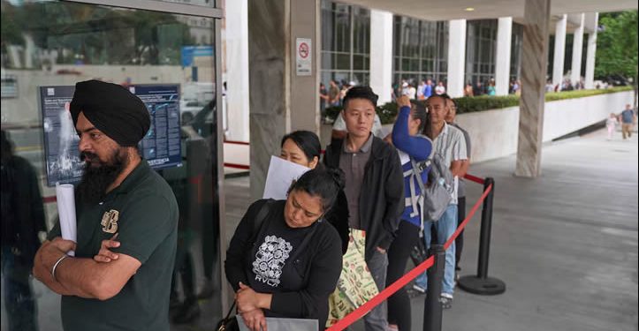 Las nuevas restricciones de Trump no dejan a ningún migrante a salvo: “Ser un residente legal en EE UU es ser un ciudadano de segunda”