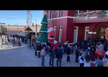 Reciben ex trabajadores mineros de la sección 65 cheque de liquidación 18 años después