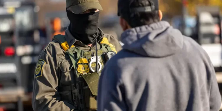 La Patrulla Fronteriza cobraría a los inmigrantes una “cuota de aprehensión” de $5,000