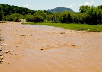 La lucha por limpiar el Río Sonora celebra una victoria ante años de lodo de Larrea