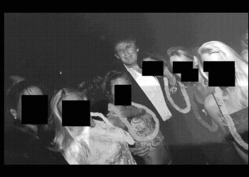 Publican fotos de Trump rodeado de mujeres en la mansión de Jeffrey Epstein