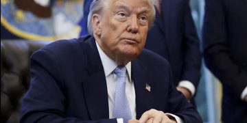 Trump impulsa plan para quitar la ciudadanía a más personas naturalizadas: NYT