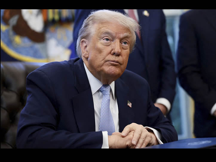 Trump impulsa plan para quitar la ciudadanía a más personas naturalizadas: NYT