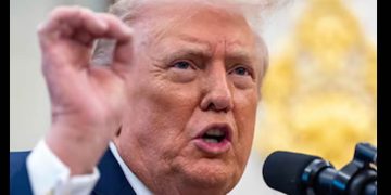 Donald Trump ordenó un bloqueo total a los barcos petroleros sancionados que entran y salen de Venezuela