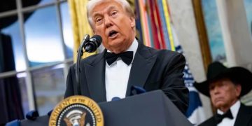 Y tras amenaza por el agua … ahora Trump amaga con bombardear narcos en México