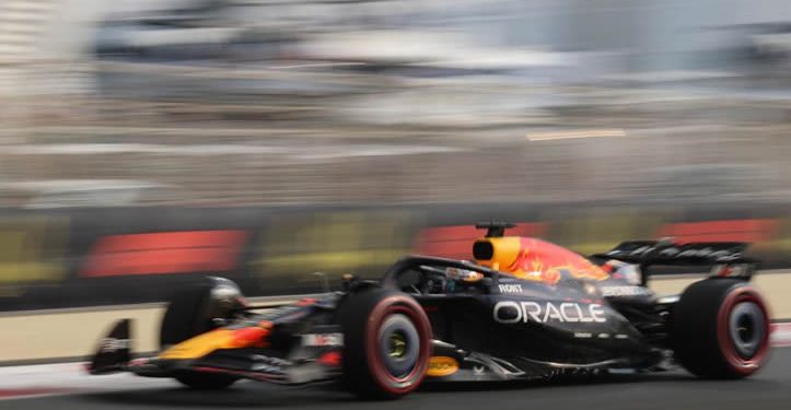 Verstappen saldrá primero en Abu Dabi y mantiene con vida su lucha por el campeonato