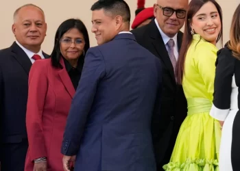 The Guardian dice que Delcy y su hermano negociaron con EEUU antes de la captura de Maduro