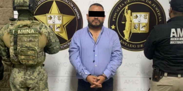Capturan en aeropuerto de Hermosillo a presunto asesino de jefe policiaco de San José del Cabo, BCS; lo acusan de homicidio calificado