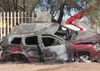 Choque Deja Vehículo Incendiado en Carretera Hermosillo-Bahía de Kino