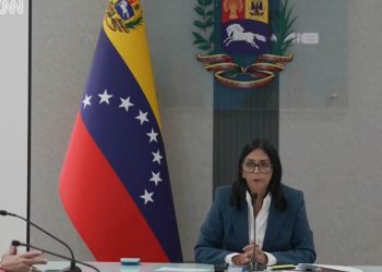 Delcy Rodríguez invita a Trump “a trabajar conjuntamente” en su primer mensaje como presidenta encargada de Venezuela