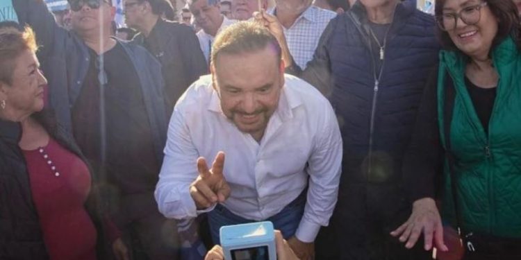 Tensión en el PAN: López Caballero inscribió su candidatura para la alcaldía de Hermosillo y desafía a Astiazarán