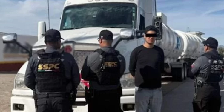 Aseguran 62 mil litros de huachicol en la frontera de Sonora; hay un detenido