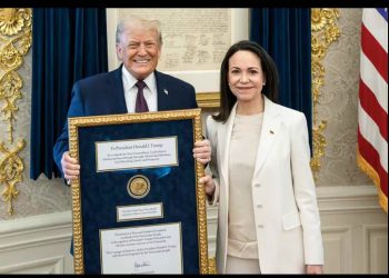Trump posa con la medalla del Nobel junto a María Corina Machado; New York Post difunde la primera imagen