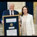 Trump posa con la medalla del Nobel junto a María Corina Machado; New York Post difunde la primera imagen