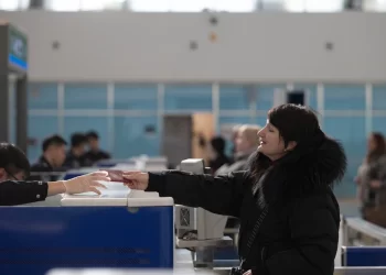 EU suspenderá trámites de visa para ciudadanos de 75 países