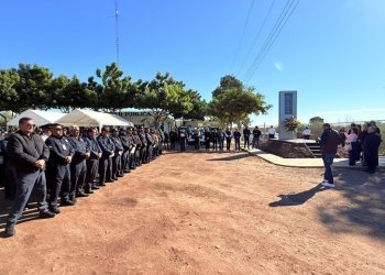 Policías de Etchojoa se manifestaron afuera del ayuntamiento para exigir mejor sueldo