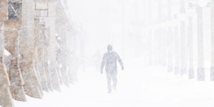 Tormenta invernal paraliza amplias regiones de EU; estas son las claves del fenómeno que alerta a 30 estados