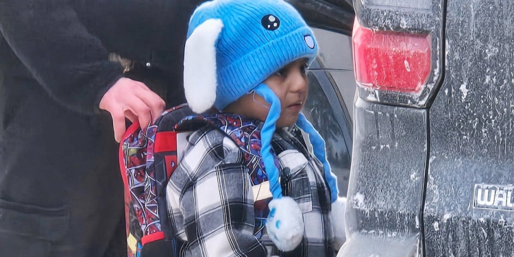 La detención de un niño de cinco años a manos del ICE echa más leña al fuego de las calles de Minneapolis