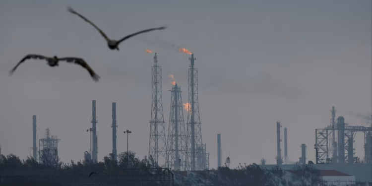 México corre el riesgo de enfadar a Trump con los envíos de petróleo cubano
