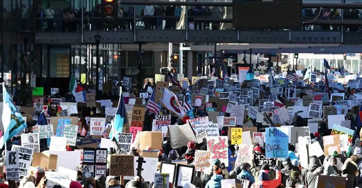 Protesta nacional en EU exige poner fin a brutalidad del ICE en redadas migratorias