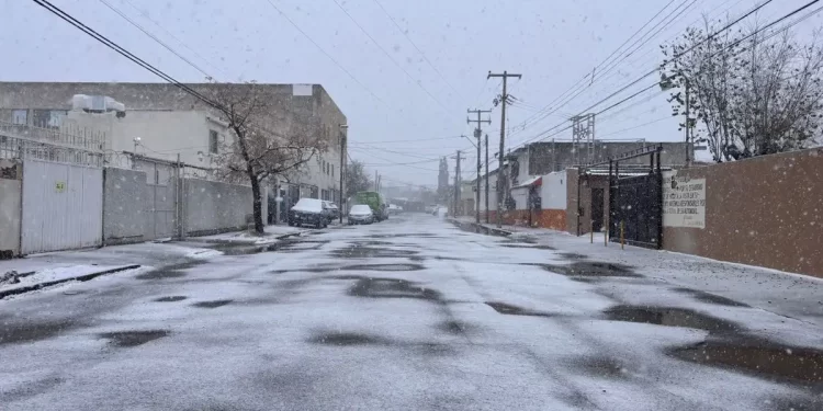 Nevadas en Chihuahua y Sonora afectan carreteras