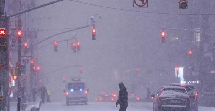 Casi la mitad de EE.UU. declara emergencia por temporal de nieve y hielo