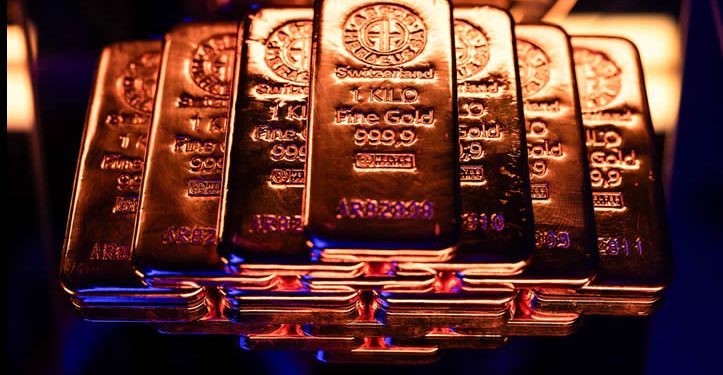 Oro ‘aprovecha la debilidad’ del dólar: Supera los 5 mil dólares por onza por primera vez en la historia