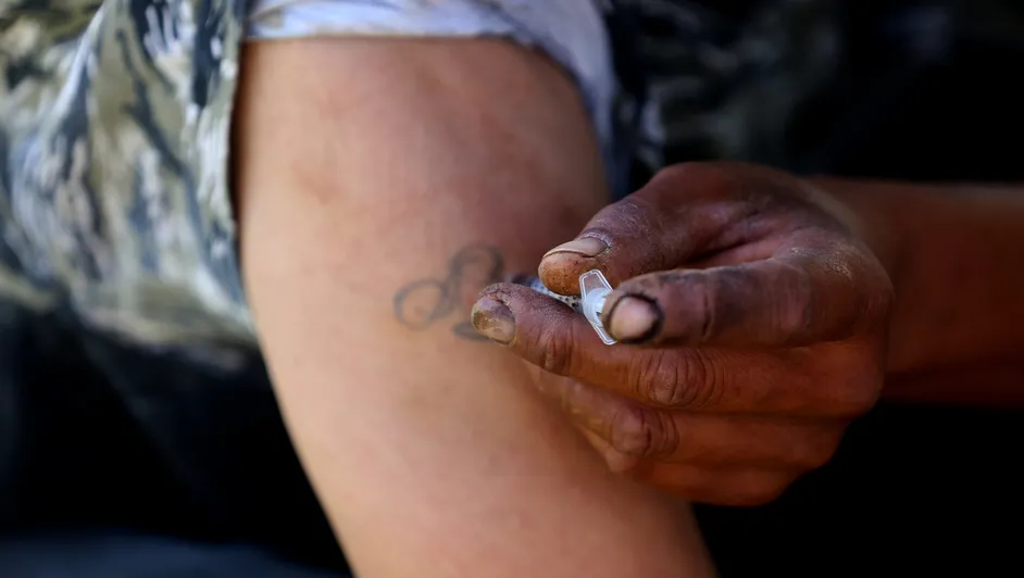 Muertes por fentanilo bajan 44.4% en EU; contención desde México, clave