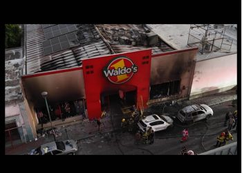 Vinculan a proceso a cinco ex funcionarios por explosión en Waldo’s de Hermosillo
