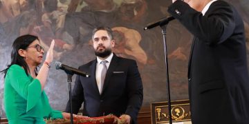 Delcy Rodríguez jura como ‘presidenta encargada de Venezuela’