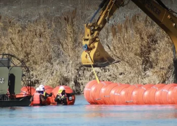 Embajada de EU en México advierte sobre boyas en el río Bravo