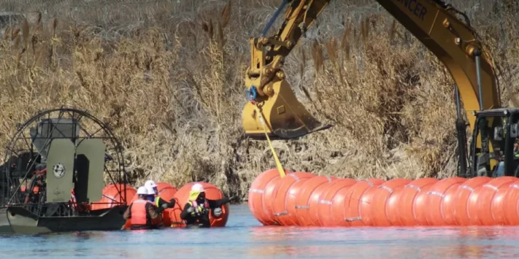 Embajada de EU en México advierte sobre boyas en el río Bravo