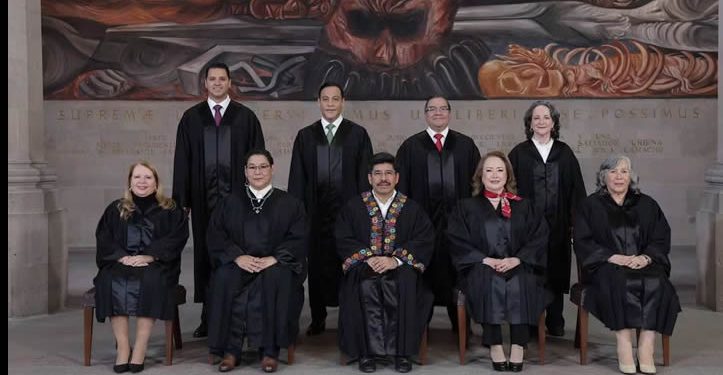 Ministros compraron togas por casi 300 mil pesos