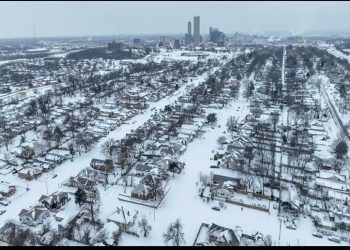 La tormenta ‘Fern’ azota Estados Unidos: avanza hacia el este dejando cortes de carreteras, apagones de luz y miles de vuelos cancelados
