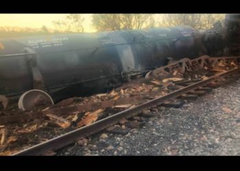 Ocho vagones de un tren se descarrilaron en Agua Zarca, Sonora