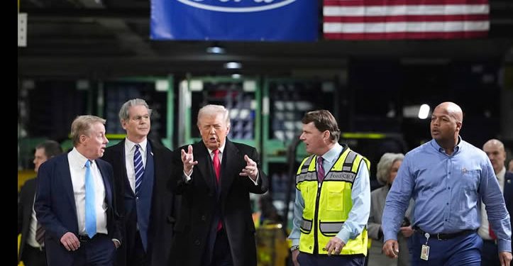 Trump califica el tratado comercial con México y Canadá como irrelevante