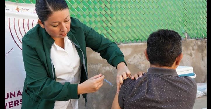 Vacunación contra Covid-19, clave para prevenir complicaciones en temporada invernal: SSP