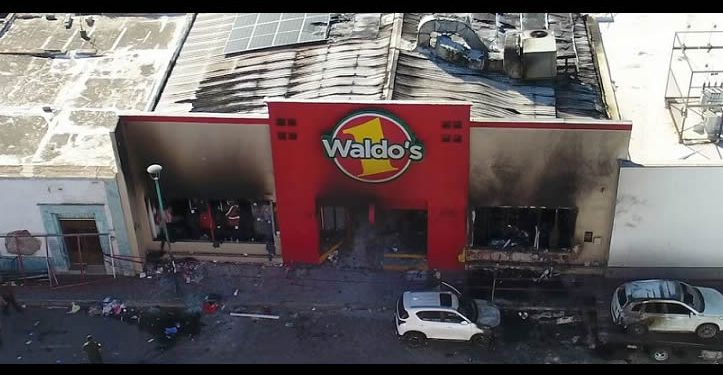 Prófugos de la justicia dos involucrados en la tragedia Waldo´s; hay 12 personas amparadas: FGJE