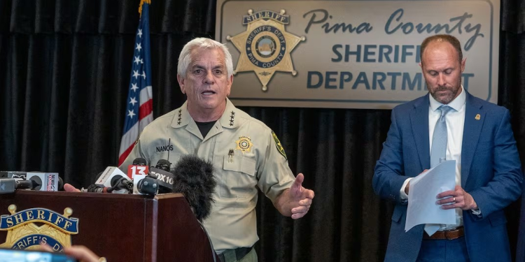 Liberan a detenido por secuestro de la mamá de presentadora Savannah Guthrie, reportan; FBI publicó imágenes del sospechoso