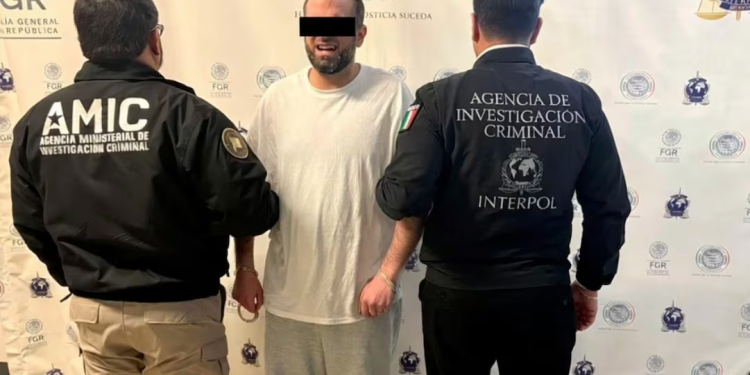 Extraditan a ciudadano estadounidense por feminicidio de su pareja en Sonora; se encuentra detenido en CDMX