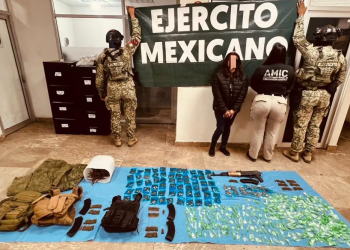 Detienen a mujer armada en Ciudad Obregón, Sonora; aseguran droga y arsenal