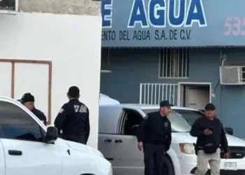 Imputan a agente de investigación en Sonora por manipular la escena de un homicidio; destruyó documentación clave