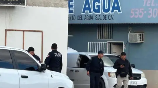 Imputan a agente de investigación en Sonora por manipular la escena de un homicidio; destruyó documentación clave