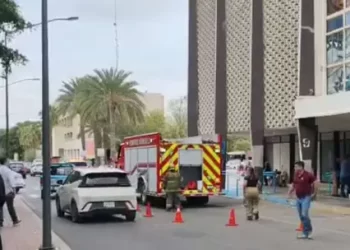 Evacúan Oficinas Administrativas del Isssteson por Presunto Incidente Eléctrico en Hermosillo